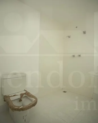 Imagem Belíssimo apartamento, totalmente reformado , amplas janelas, ensolarado, 04 dormitórios , banheir...