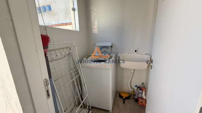 Imagem OPORTUNIDADE. Sobrado geminado com 02 suítes, na Praia de Gravatá, Navegantes. Adriano Carpes Imóveis vende.