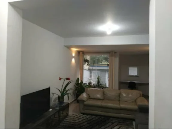 Imagem Sobrado espaçoso, recém-reformado, pronto para morar!
