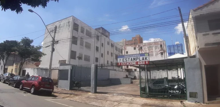 Imagem Área 1.370 m² no centro de Piracicaba/SP2 - Blocos de prédios residenciais com 20 apartamentos di...