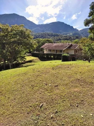 Imagem Terreno Exclusivo de 30.000 m² com Nascente e Vista Frontal para a Pedra do Baú