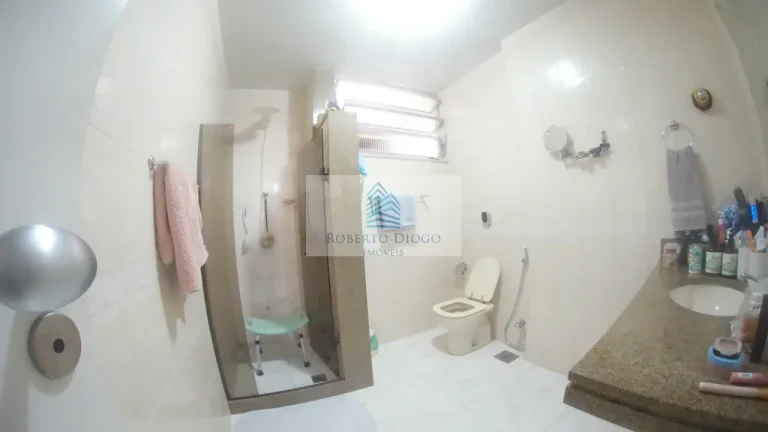 Imagem Apartamento de Luxo à Venda no Ingá, Niterói-RJ: 4 Quartos, 1 Suíte, 1 Sala, 3 Banheiros, 1 Vaga de Garagem, 157m² de Área