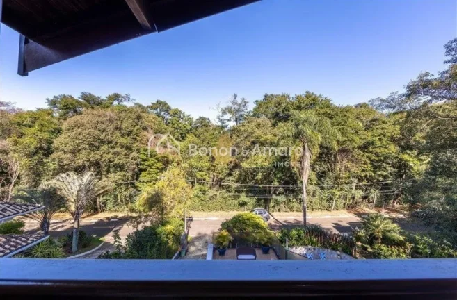 Imagem Esta charmosa residência, situada em um condomínio fechado em Valinhos/SP, oferece 1.000 m² de te...