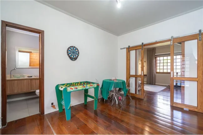 Imagem Casa com 4 Quartos à Venda, 300 m² em Jardim Lindóia - Porto Alegre