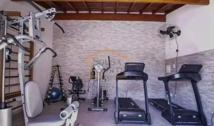 Imagem Apartamento amplo, com 3 dormitórios, sendo 1 suíte, 2 banheiros. Conta com varanda, box, armário...