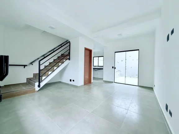 Imagem Casa para Venda em Itanhaém, Laranjeiras, 2 dormitórios, 2 suítes, 1 banheiro, 1 vaga