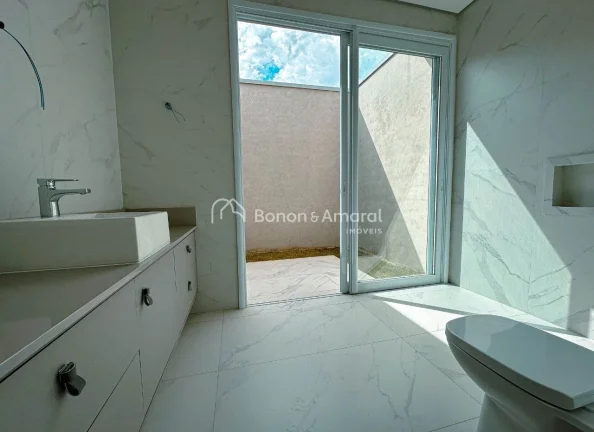 Imagem Casa de Alto Padrão com Projeto Contemporâneo e Acabamento Impecável

Esta casa de arquitetura co...