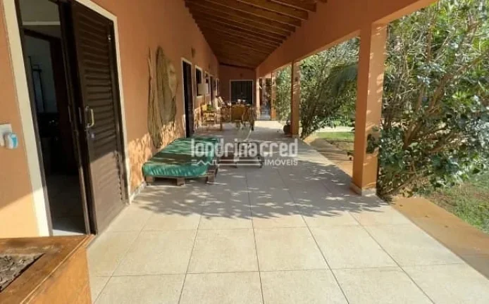 Imagem Chácara em Alvorada do Sul – 5 Suítes, Piscina, Churrasqueira e Área Verde | 450m² Construídos em Terreno de 1.200m² | Venda com Porteira Fechada!