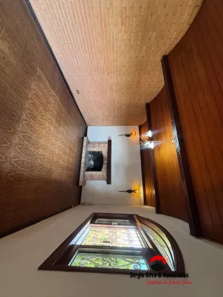 Imagem Casa a Venda Localizado no Bairro Jardim Califórnia em Campos do Jordão-SP.