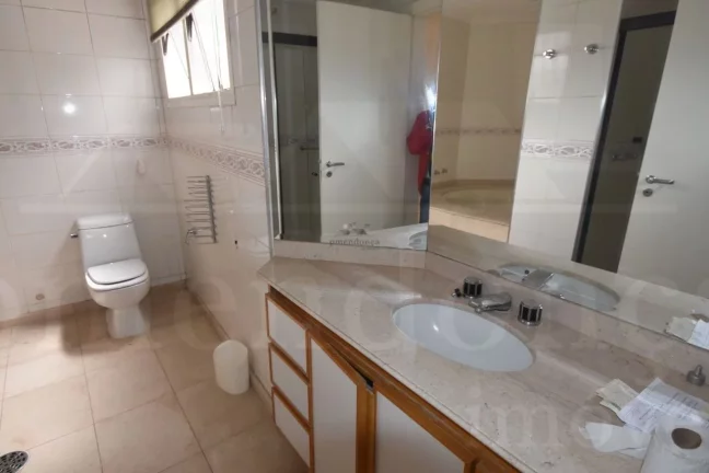 Imagem Cobertura à venda na Vila Madalena com 3 suítes e 3 vagas com piscina.