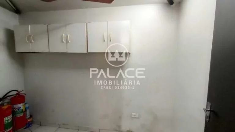 Imagem Excelente ponto comercial disponível para venda, com vão livre de 105m² e área construída total...