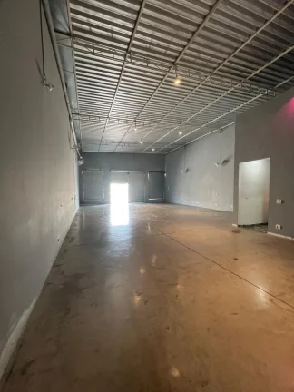 Imagem Salão Comercial de 230m² à Venda ou Locação no Jardim Itaguaçu, Salto-SP: A Oportunidade que Você Procura!