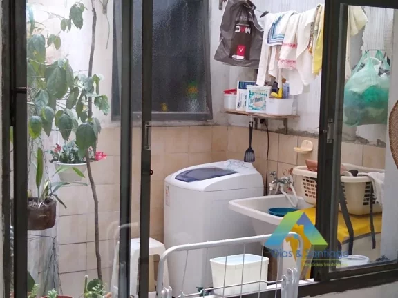 Imagem Sobrado com 4 dormitórios, 2 salas, 3 vagas de garagem com ótima localização.