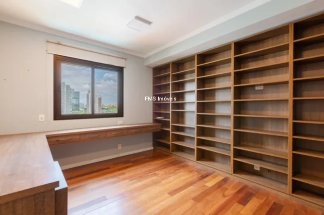 Imagem Imperdível apartamento à venda em Moema, São Paulo-SP: 3 quartos, 3 suítes, 2 salas, 4 vagas de garagem e 225m² de área!
