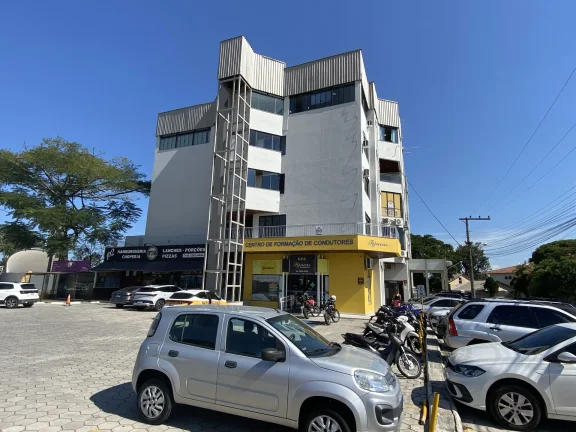 Edifício Comercial Vitoria Régia - Sala Comercial para aluguel no Centro de Tijucas/SC