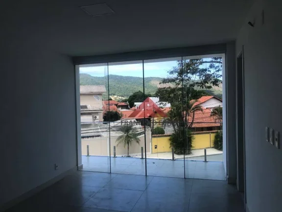 Imagem Excente casa duplex em centro de terreno, loteamento Argeu Fazendinha,(Av. Central)constituida de Varanda,Sala,03 quartos sendo com duas suiters,lavan