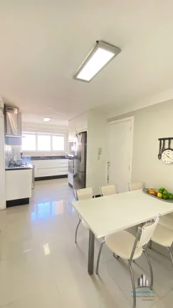 Imagem Belíssimo Apartamento de 213 metros com 4 Dormitórios sendo 2 Suítes e 3 Vagas