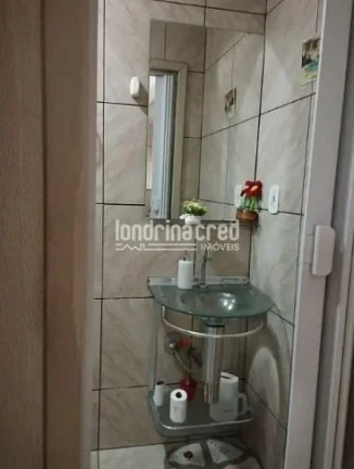 Imagem Casa no Jardim Planalto em Londrina com 2 quartos, sala em 2 ambientes, cozinha americana, escritório, churrasqueira e 5 vagas de garagem!