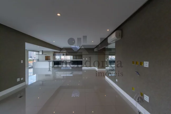 Imagem Apartamento espaçoso com 4 quartos sendo 3 suítes e 4 vagas, 244m²