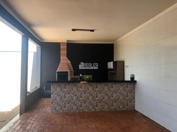 Casa à venda no bairro Vila Elza, em Aramina: 3 dormitórios, suíte, churrasqueira e garagem