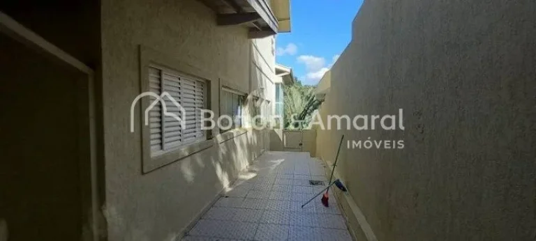 Imagem Linda casa à venda com design moderno no Jardim Botânico; suas acomodações contam com living de ...