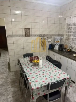 Imagem Oportunidade no Alto de Santana - SJC! Casa à venda com 3 dormitórios (1 suíte) + churrasqueira! Se você busca conforto, praticidade e uma localização privilegiada, essa é a casa ideal para você!
