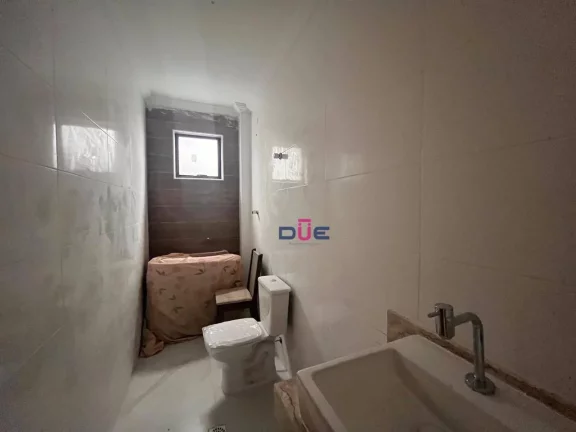 Imagem Casa sobreposta térrea com 3 suítes sendo 1 privativa e 2 americanas, no Embaré só 950 mil com 2 vagas. Novinha!!!