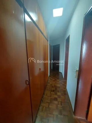 Imagem Apartamento amplo e bem localizado no Balão do Castelo, ao lado da Padaria Nico. Conta com sala par...