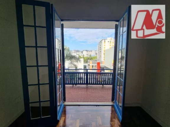 Imagem No Moinhos de Vento, 2 dormitórios, sacada e vaga.