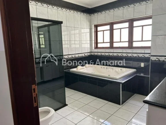 Imagem Descubra o conforto nesta confortável e espaçosa casa localizada no prestigiado bairro do Jardim C...