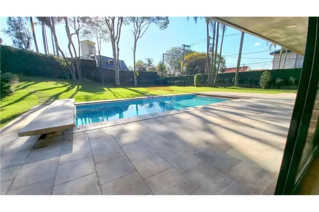 Imagem Casa com 5 suítes 6 vagas no Jardim Everest / Cidade Jardim