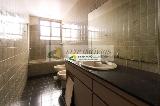 Imagem More em um apartamento com 207 m², 4 suítes, 2 vagas de garagem no miolo do Cambuí - Campinas - SP