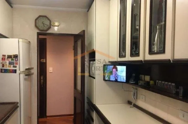 Imagem Cobertura duplex, 140m², possui 3 dormitórios, sendo 1 suíte, todos com pisos de madeira, proporc...
