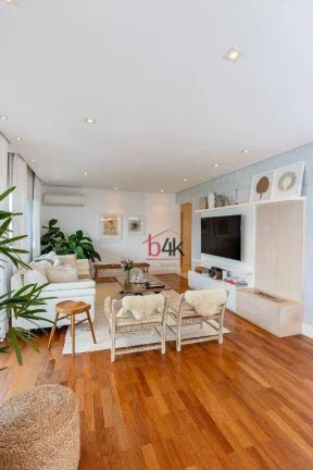 Imagem Apartamento à Venda Reformado de 171m² na Av. Washington Luíz - Alto da Boa Vista.