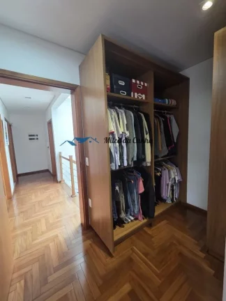 Imagem Linda Casa à Venda, com 4 dormitórios, 2 suítes, com 249m² com jardim, com 4 vagas, Vila Gilda, Santo André