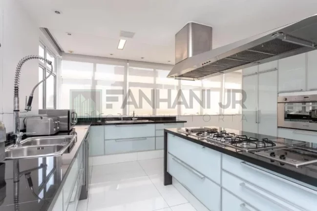 Imagem Cobertura no Jardins: 3 quartos, 1 suíte, 4 salas, 4 banheiros, 3 vagas - São Paulo-SP - 550m²!
