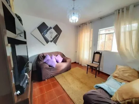 Imagem Casa Acolhedora com 3 Dormitórios, Um Suíte, Varanda, Quintal e Terraço no bairro São Pedro em Barbacena MG