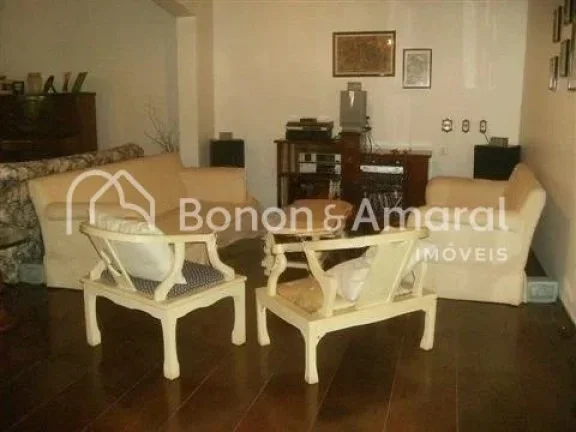 Imagem Excelente imóvel, alto padrão, com sólida construção, executada com materiais de primeira linha...