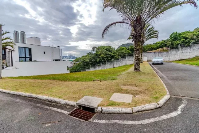 Imagem Terreno com 450m2 vista mar na Barra em Balneário Camboriú