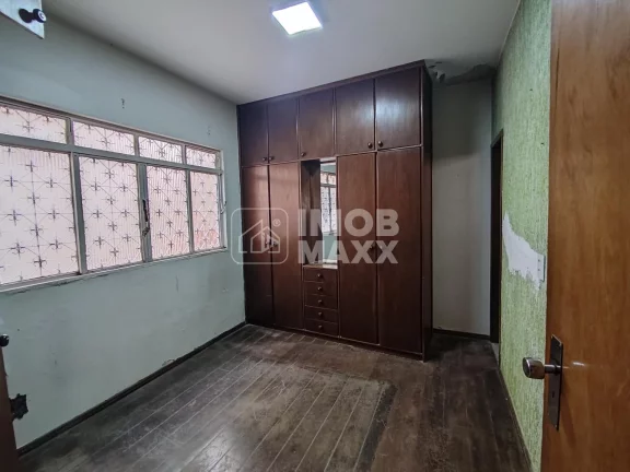Imagem Casa à venda em Taguatinga Norte: 280m², 3 quartos, 1 suíte, 3 banheiros. Oportunidade por R$700 mil!
