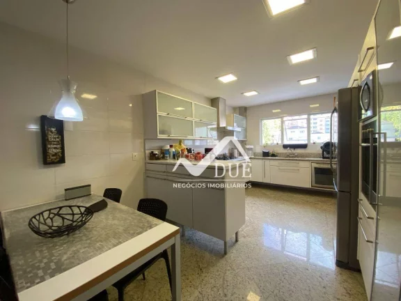Imagem Apartamento próximo a praia a com 3 dormitórios à venda, 227 m² por R$ 3.400.000 - Embaré - Santos/SP