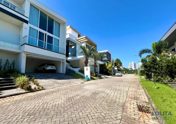 Imagem Terreno à Venda em condomínio de alto padrão no Estreito em Florianópolis/SC.