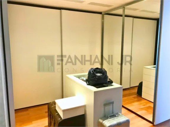 Imagem Apartamento de luxo no Itaim Bibi, São Paulo-SP: 3 quartos, 3 suítes, 3 salas, 5 banheiros, 4 vagas de garagem, 261m² de área.