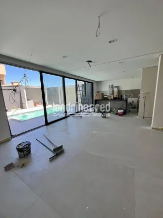 Imagem Casa assobradada mobiliada, 3 suítes com sacada, closet, piscina, churrasqueira, placas solares, 4 vagas, casa inteligente e acabamento premium