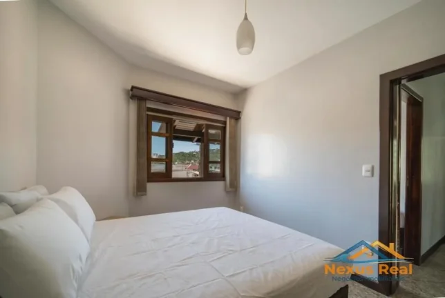 Imagem Sobrado com Piscina e 5 quartos