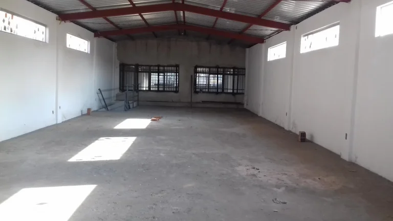 Imagem Salão comercial, com mezanino, escritório com 03 salas, 02 banheiro e cozinha.Excelente localizaç...