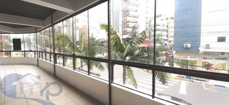 Imagem Sala comercial á venda com 382m² no centro de Torres/RS