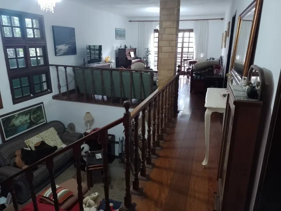 Imagem Casa Sobrado Mairiporã - 345M², 3 Dorms, 4 Vagas, Piscina, Churrasqueira, Varanda, Lareira, Banheiro.