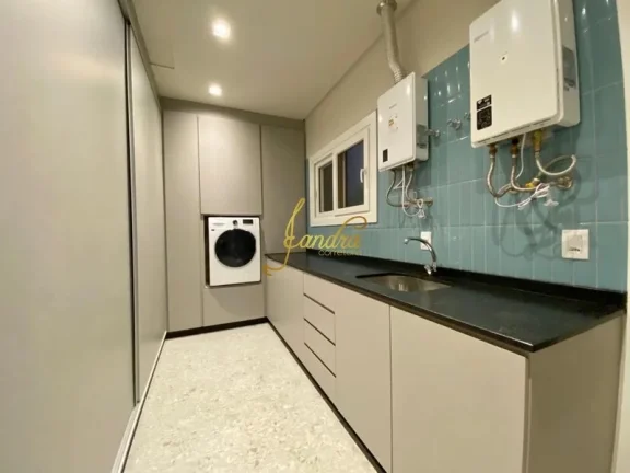 Imagem Sobrado condomínio fechado, com 04 suítes e SPA mobiliado e decorado