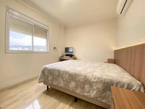 Imagem Apartamento com 3 dormitórios sendo 1 suíte e 2 vagas de garagem em Bombas, Bombinhas/SC